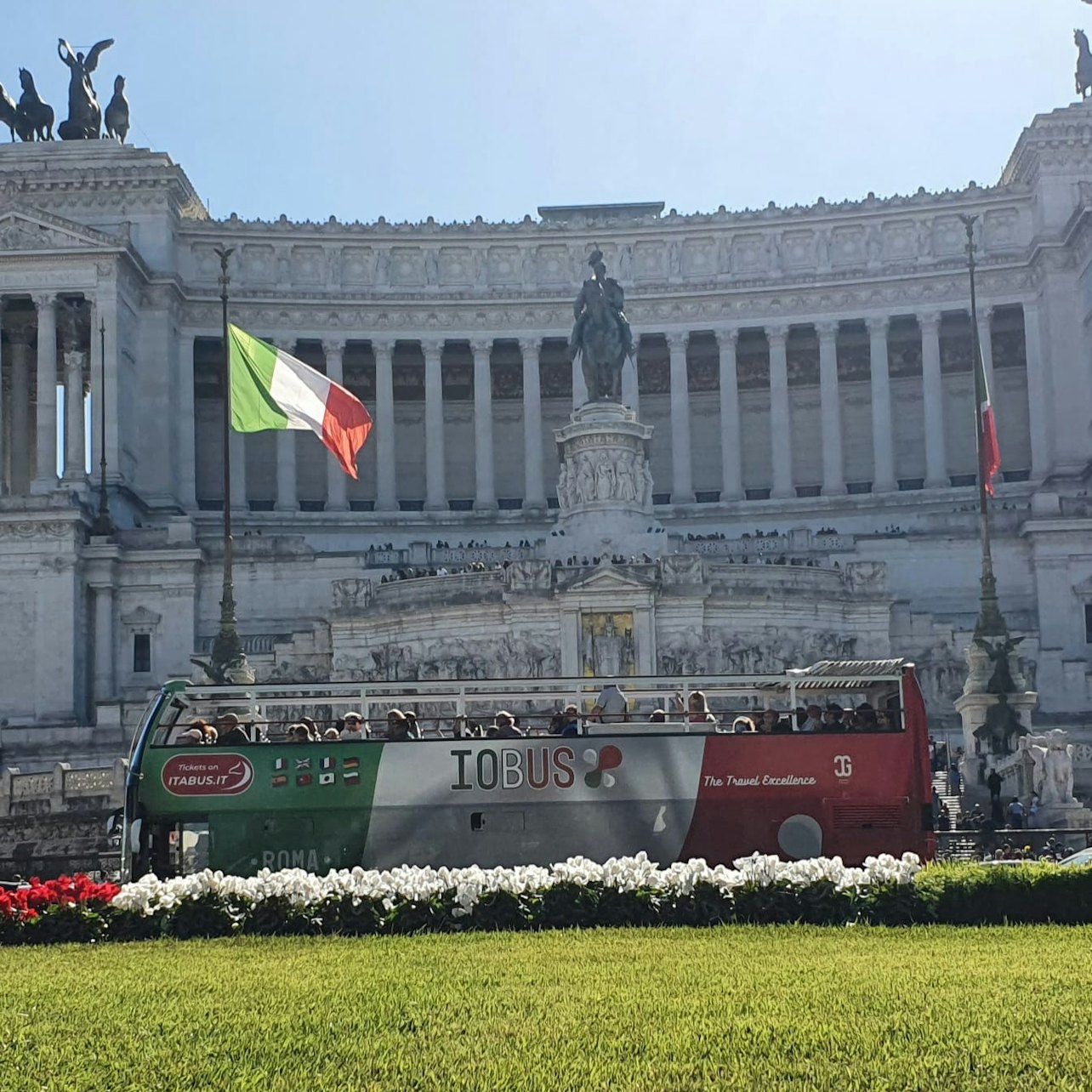 IOBUS Roma: Tour panorámico en bus turístico descubierto - Alojamientos en Roma