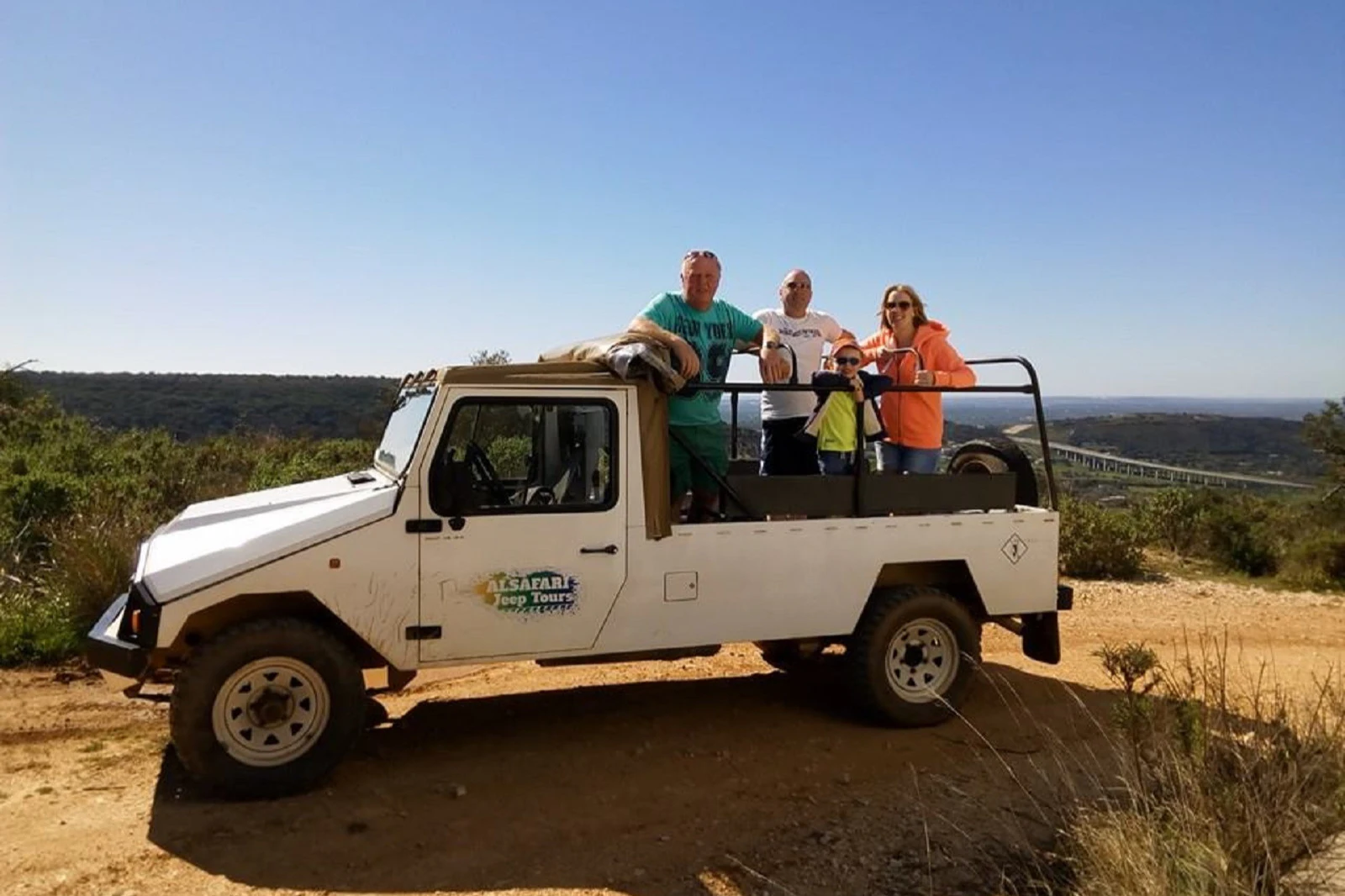 Algarve: Excursión de medio día en Jeep Safari + Degustación de Licores