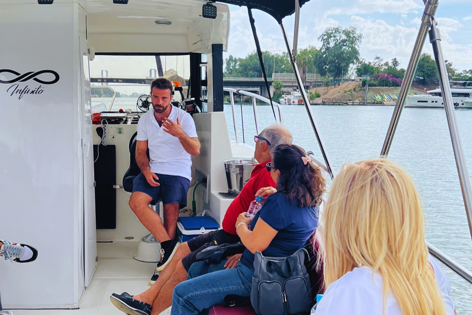 The boat and the guide