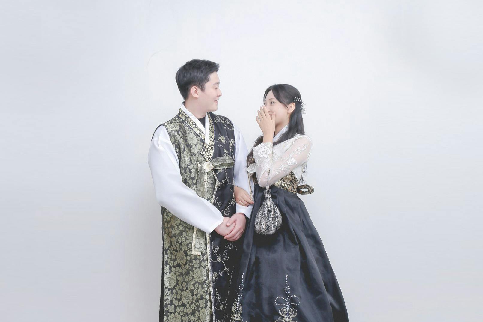 Busan Gamcheon Culture Village: Hanbok Rental Experience