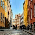 Uma rua no centro histórico de Copenhague.