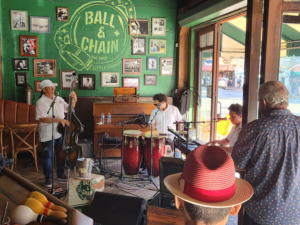Live Cuban music at bar in Little Havana