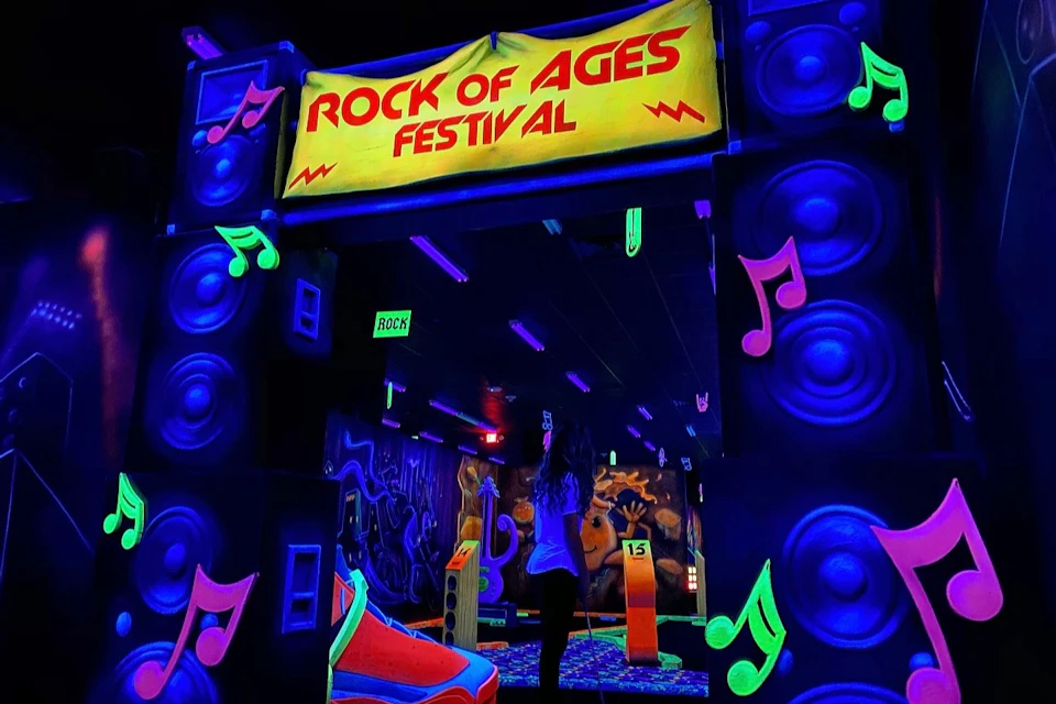 Rock of Ages Blacklight Minigolf
