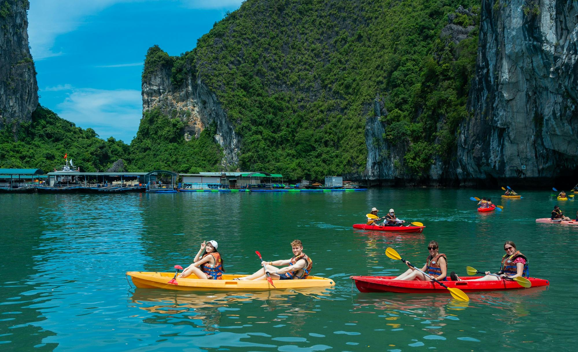 Baia di Ha Long: Tour Premium a 5 stelle in barca + buffet e festa al tramonto + trasferimento opzionale — 7