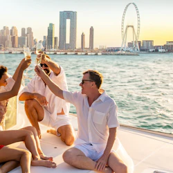 Dubai: 2-Hour Luxury Yacht Tour + Snacks & Drinks