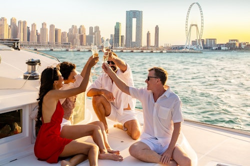 Dubai: 2-Hour Luxury Yacht Tour + Snacks & Drinks