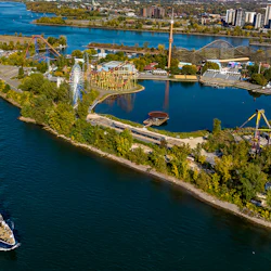Montréal: Sightseeing River Cruise + AURA Experience at Notre-Dame 5