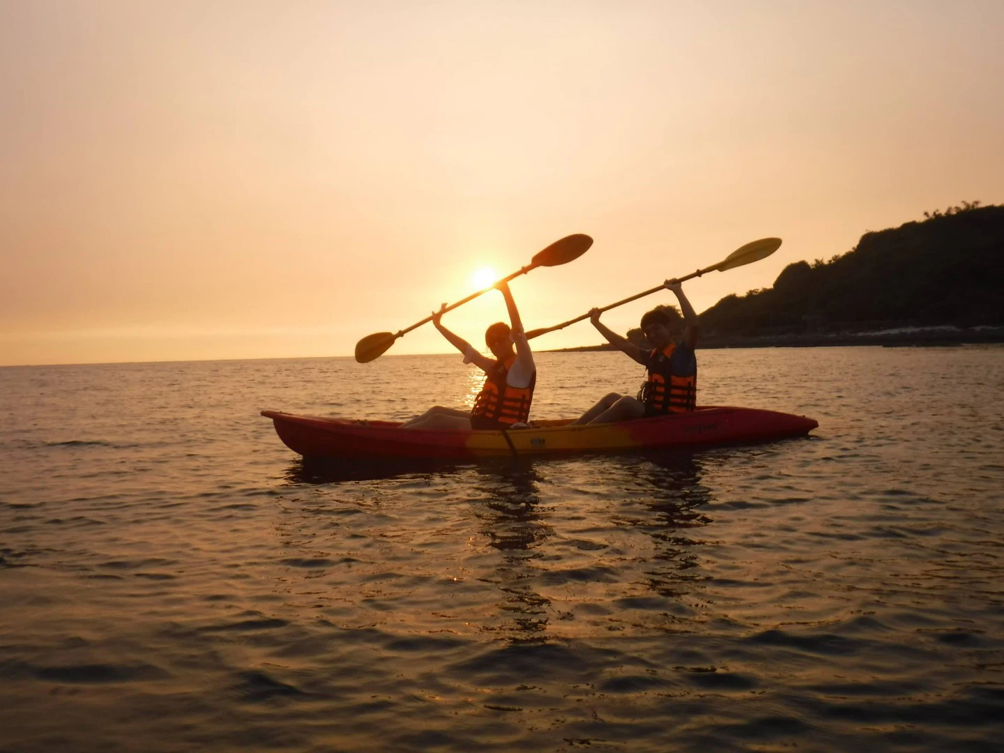 Canoe Base Xiaoliuqiu: Sunrise & Transparent Canoe or SUP Experience with 2 People/Board