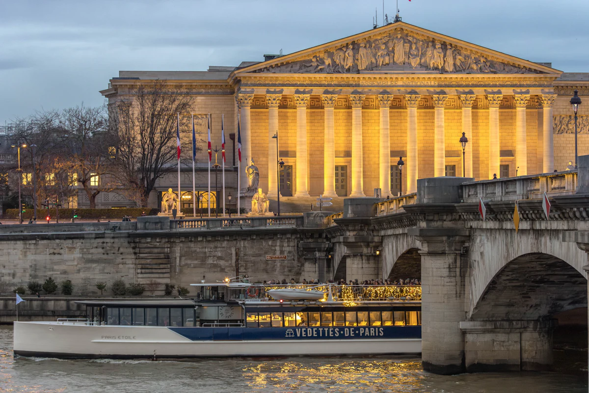 Seine River: Evening Cruise with Music Onboard by Vedettes de Paris — 4