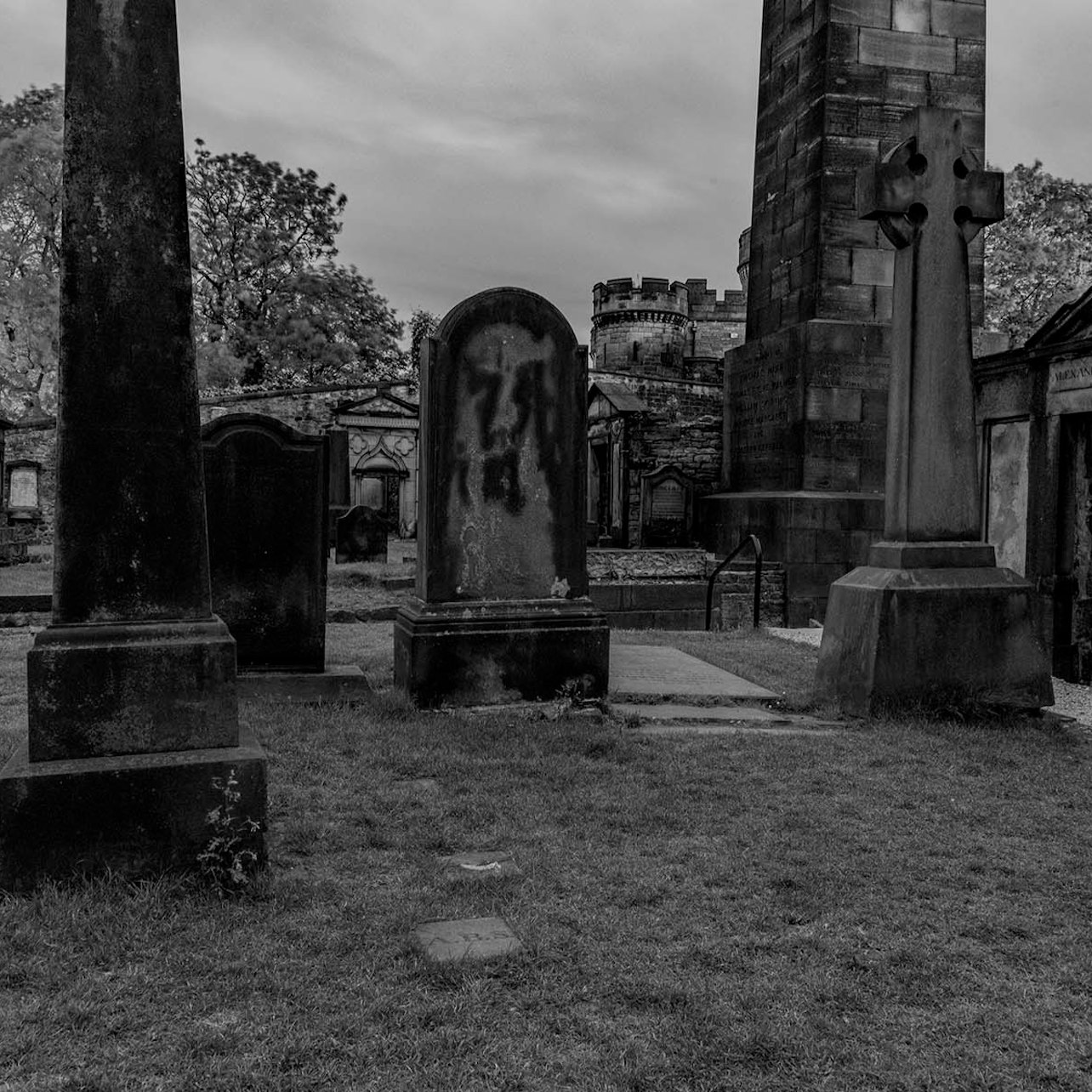 Edinburgh: Dark Secrets of the Old Town Ghost Walking Tour - Accommodations in Edinburgh