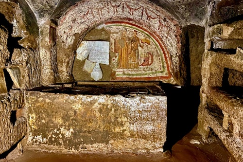 ローマの地下墓地：エクスプレス小グループガイド付きツアー（送迎付き）(即日発券)