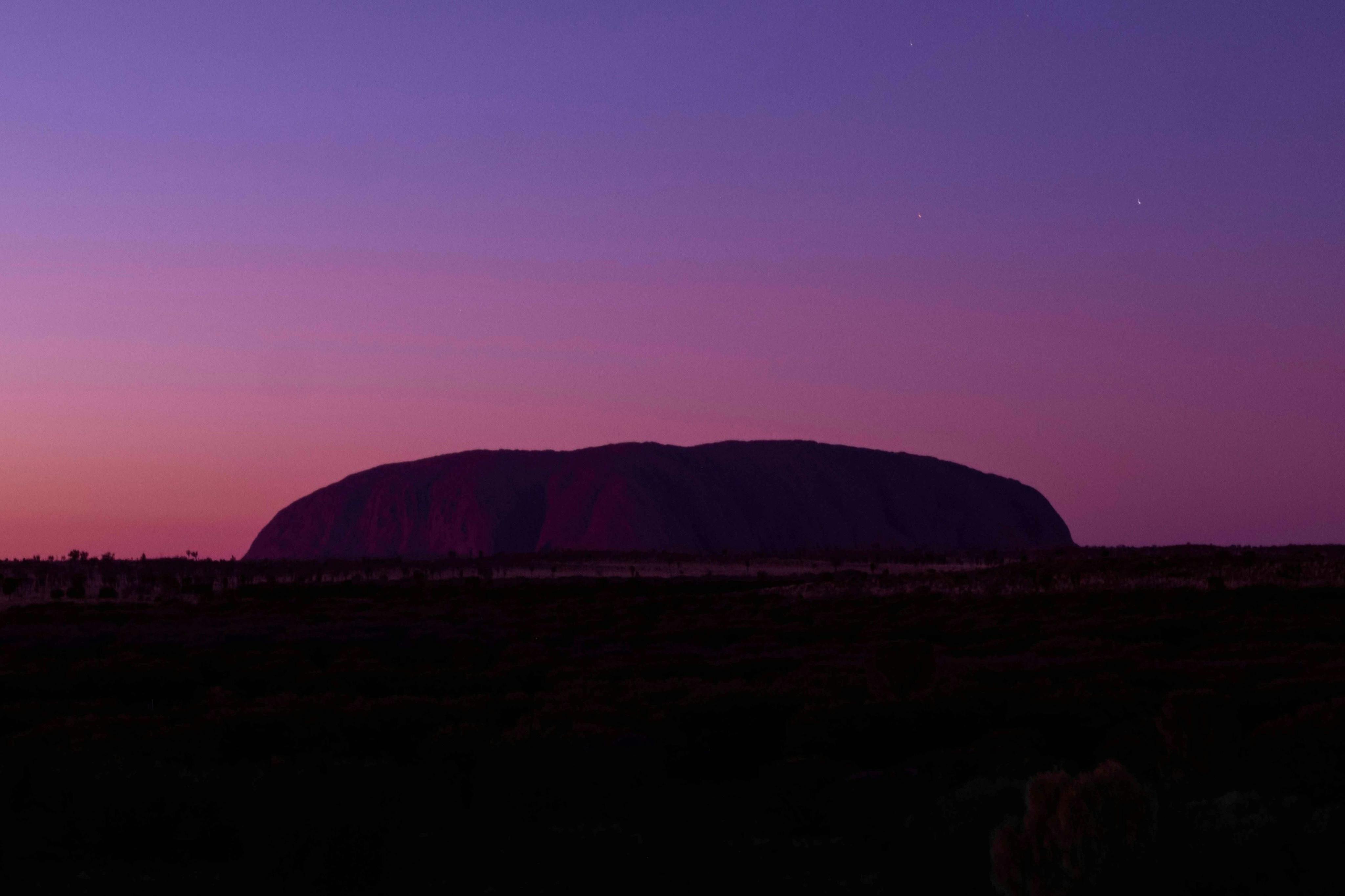 Uluru: Sunrise Tour + Transfers + Audio Guide + Breakfast - Photo 3
