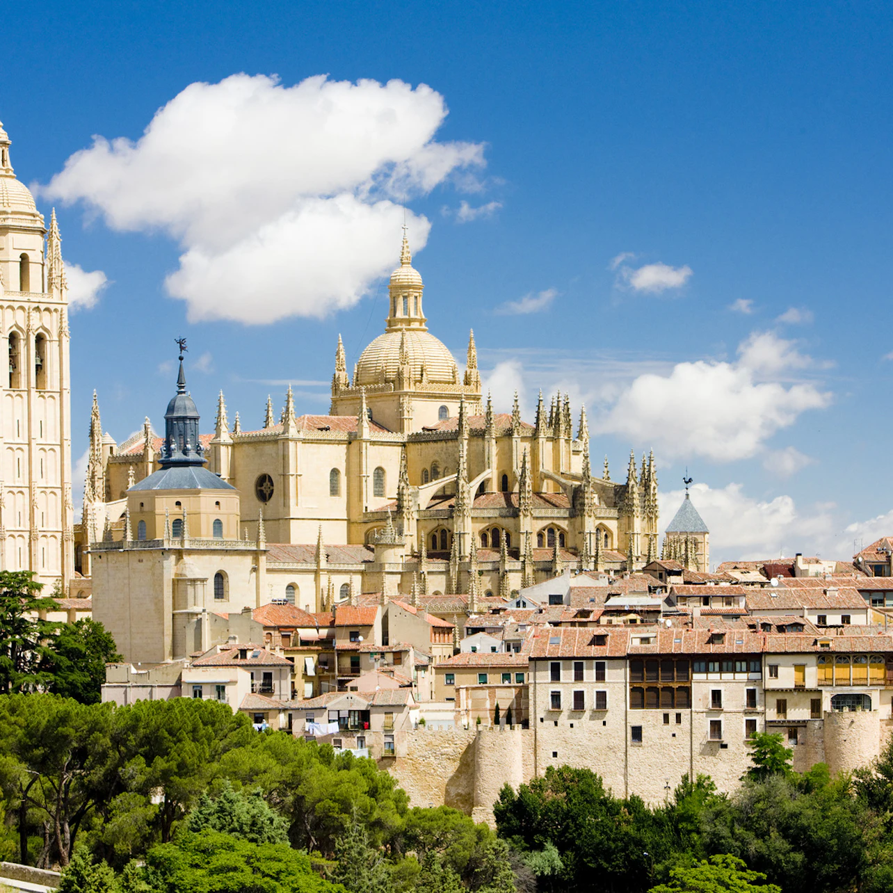 Ávila & Segovia: Day Trip from Madrid + Entry to Alcázar of Segovia (Optional)