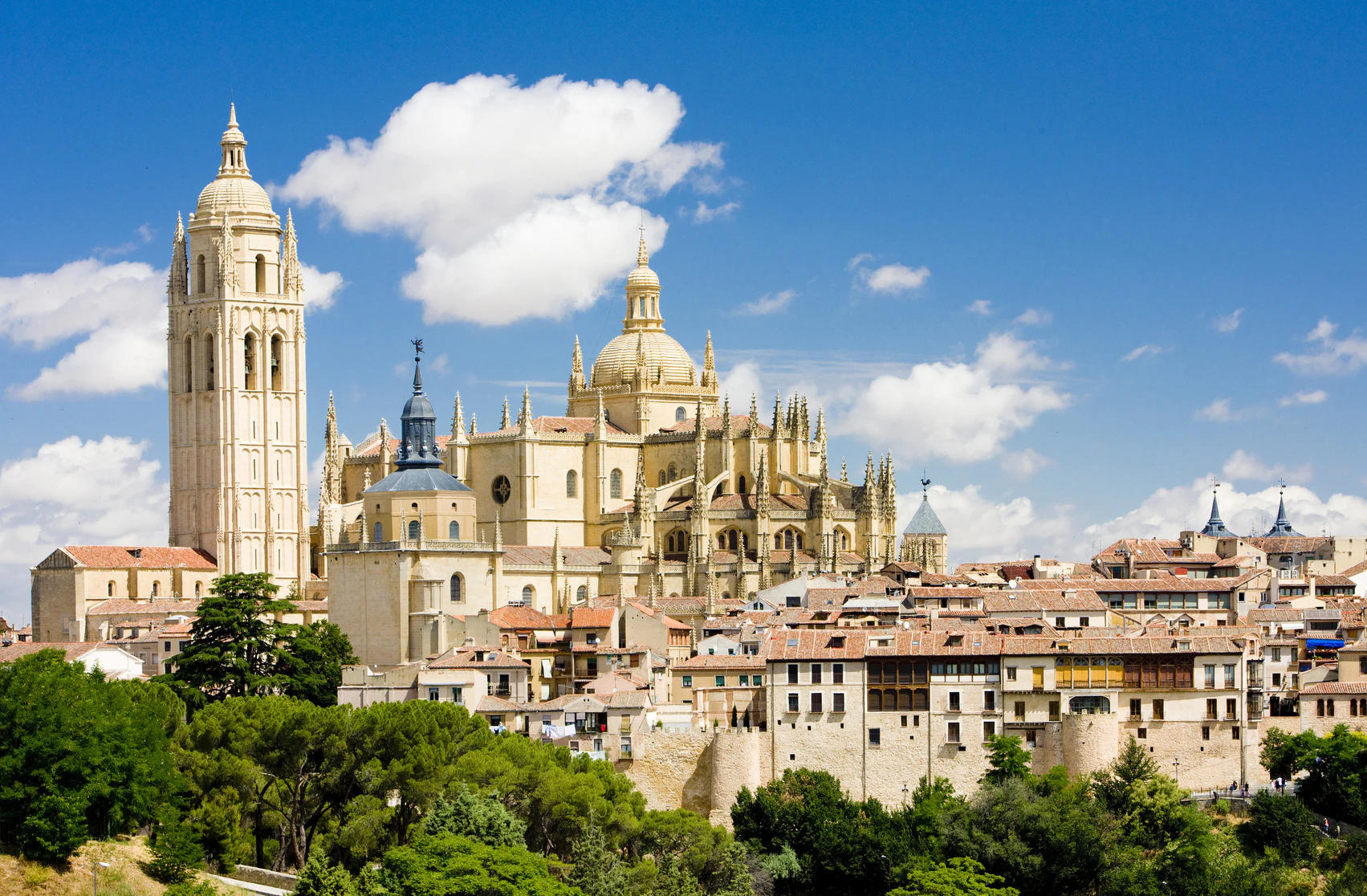 Ávila & Segovia: Day Trip from Madrid + Entry to Alcázar of Segovia (Optional)