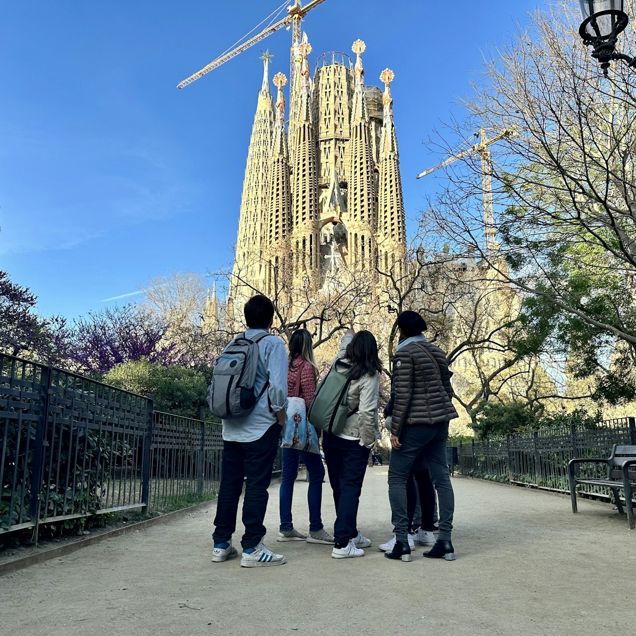 Sagrada Familia: Go With a Local Guided Tour in Barcelona β Tiqets