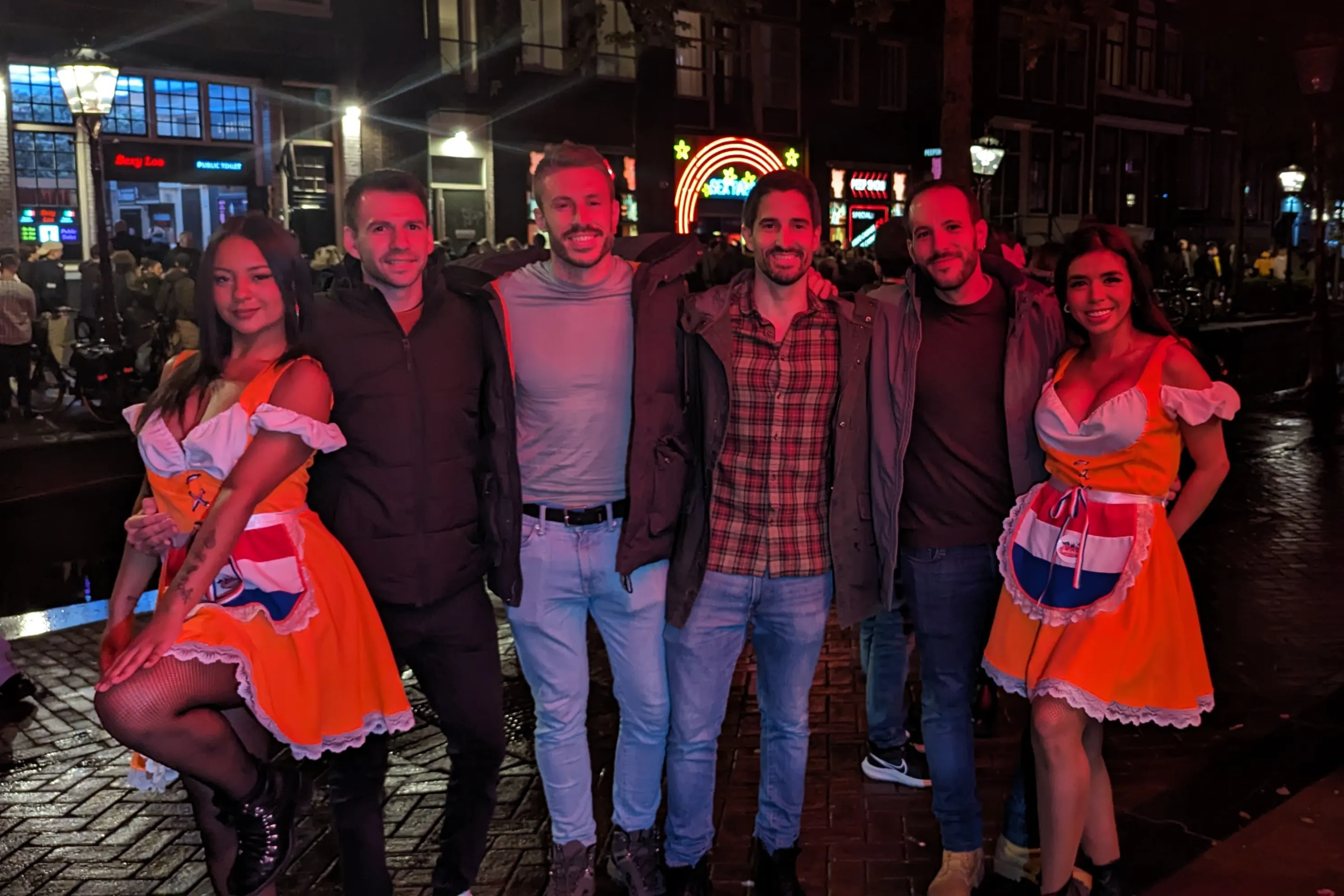 Amsterdam: Pub Crawl Tour with Beer Maid