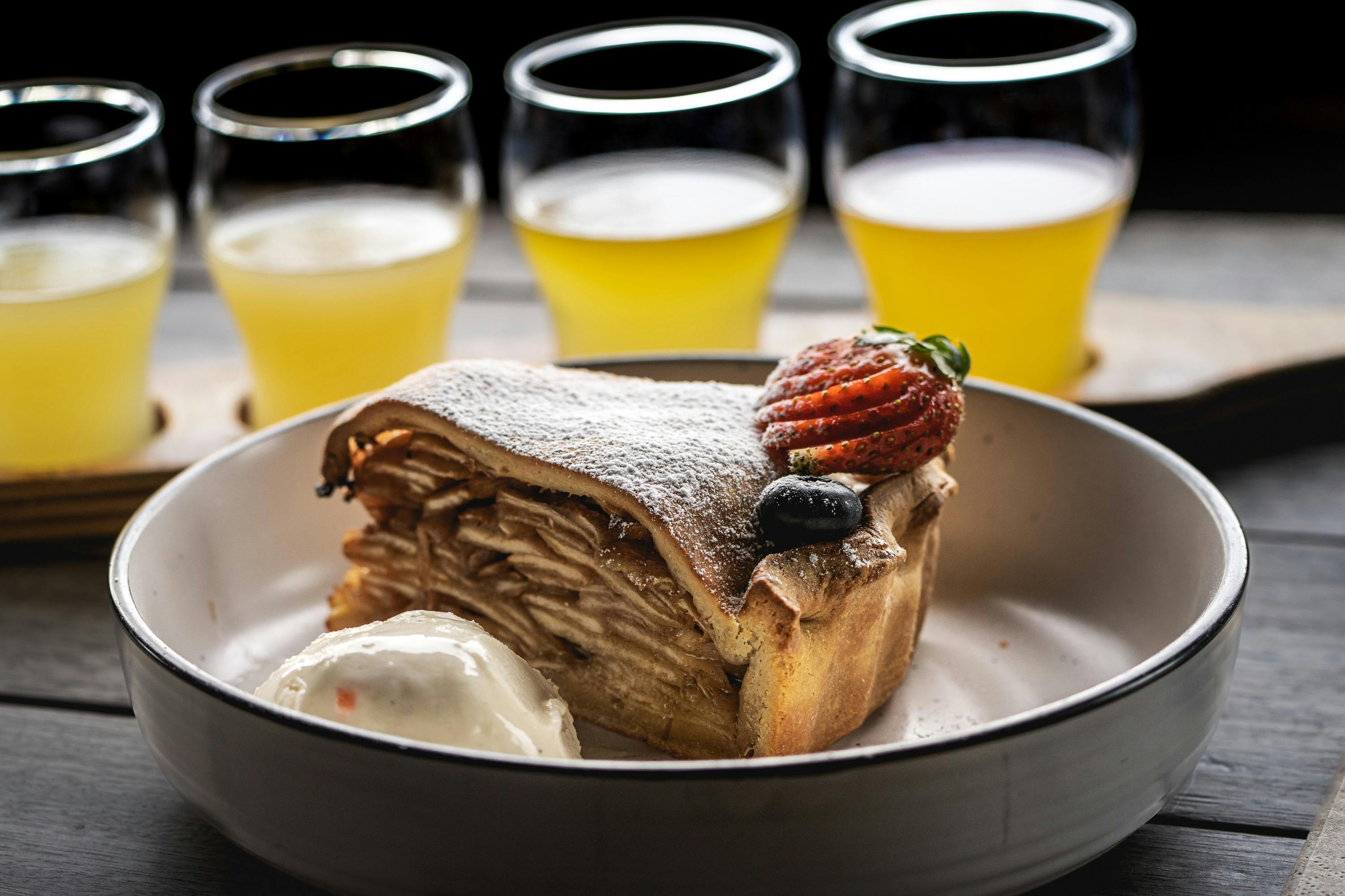 사과 파이와 사과주 시음 (아침 차 제공)