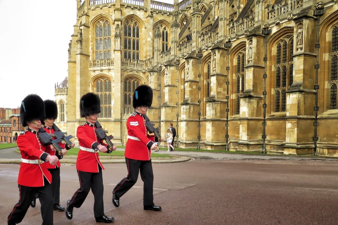 Castillo de Windsor: Excursión de medio día desde Londres con entrada incluida - Alojamientos en Londres