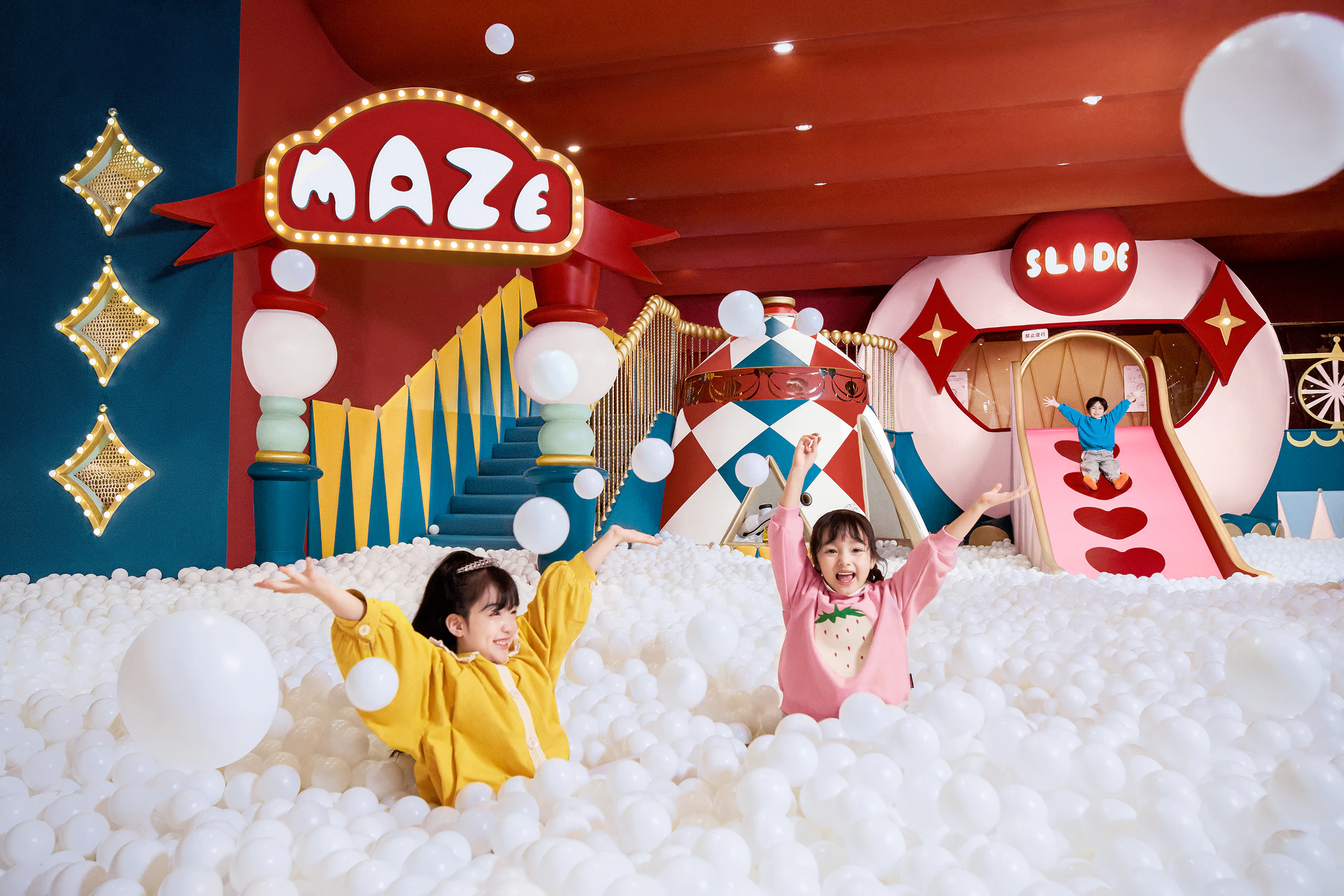 MELAND CLUB Shenzhen Baoan Qianhai Yifangcheng: 1 Adult & 1 Child General Entry Ticket