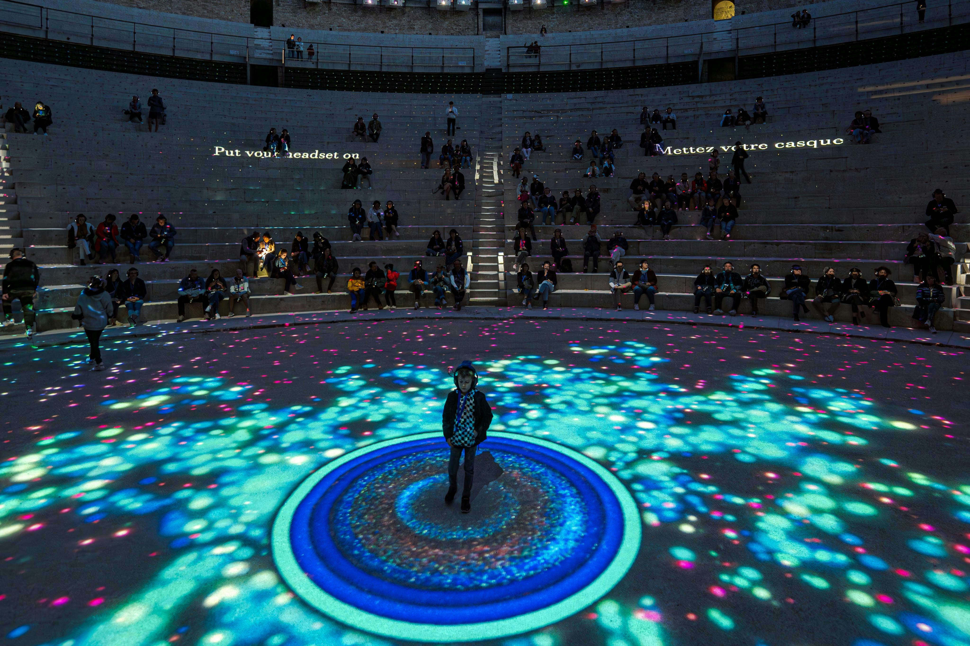 지리적 위치 실험에 초대하는 광원 원