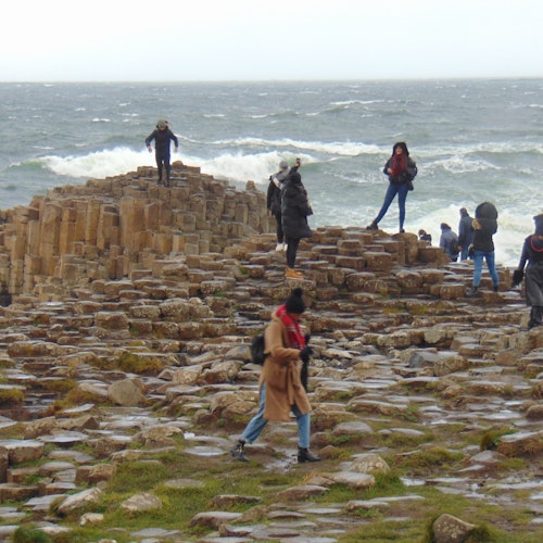 Giant's Causeway: Tour with Titanic Museum + Dark Hedges