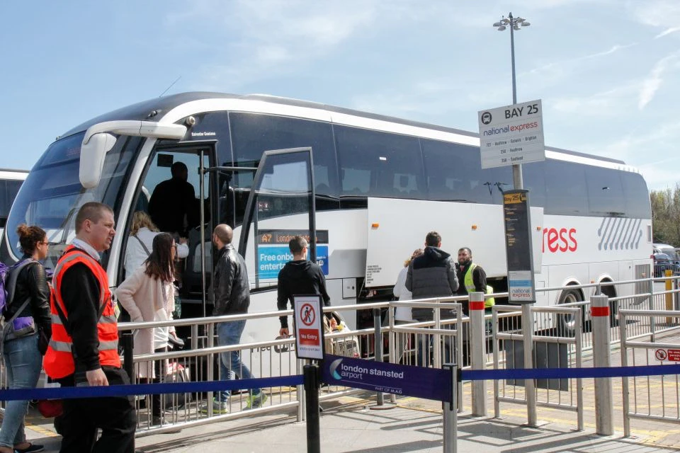 London: Bus Transfer To/From Gatwick Airport to London Victoria