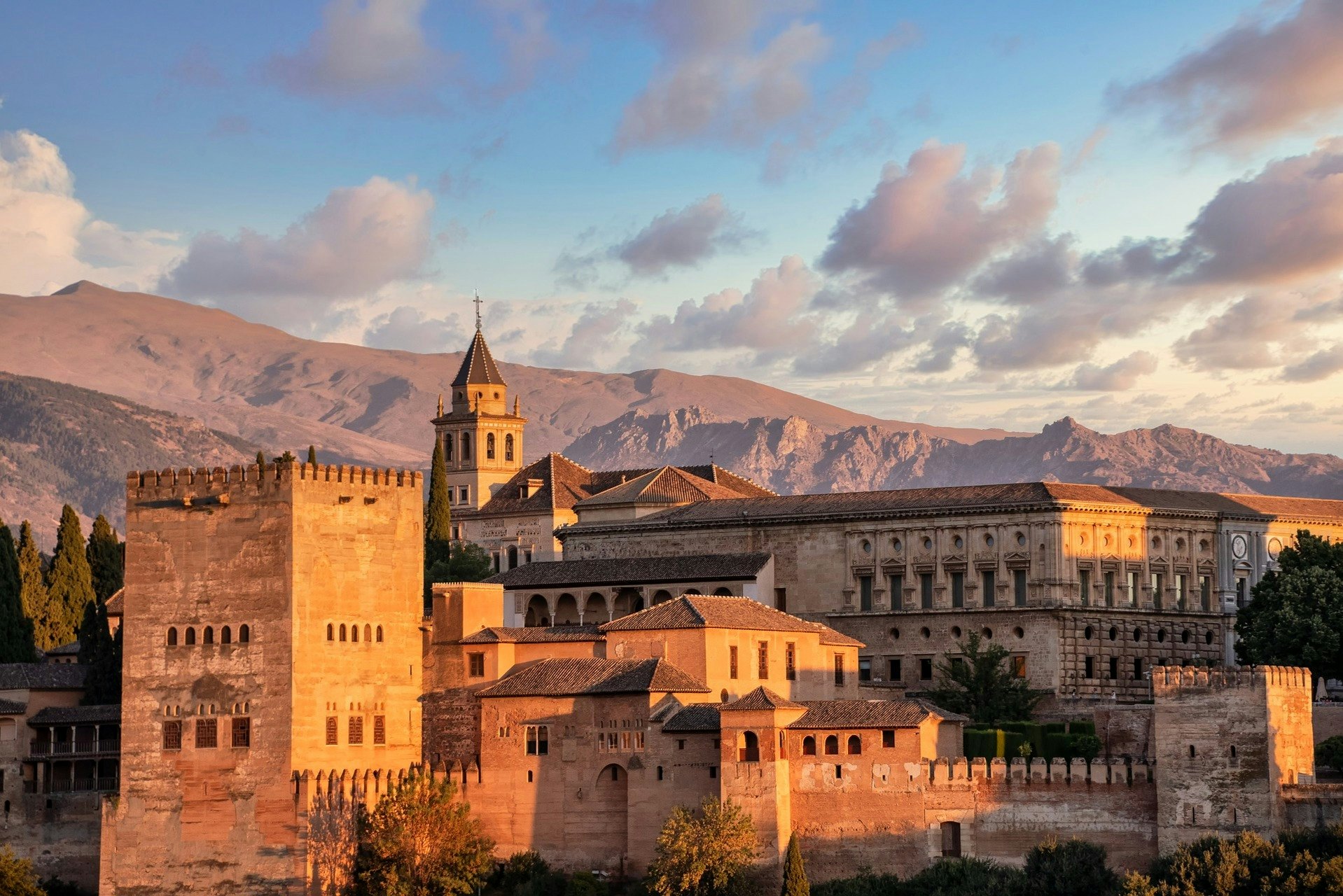 Alhambra, Generalife & Nasrid Palaces: Entry + Guided Tour