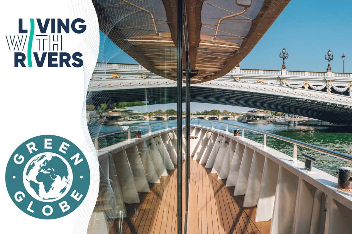 Seine River: Electric Boat Guided Sightseeing Cruise + Fast Track Ticket — 2