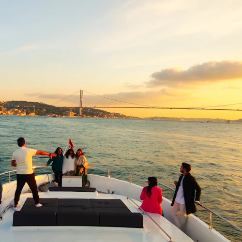 Istambul: cruzeiro de iate ao pôr do sol no Bósforo com lanches - Photo 16