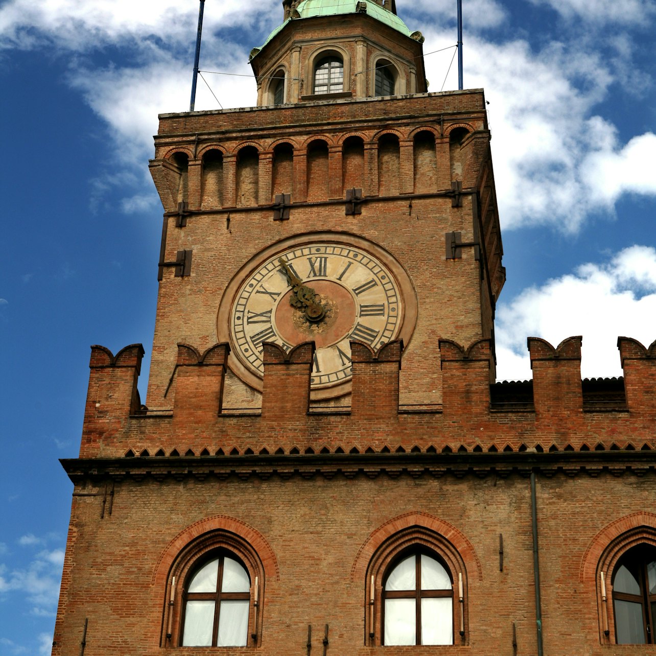 Torre del reloj de Bolonia y colecciones de arte + Degustación - Alojamientos en Bolonia
