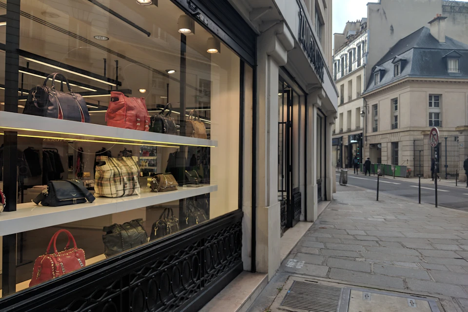 Bag store
