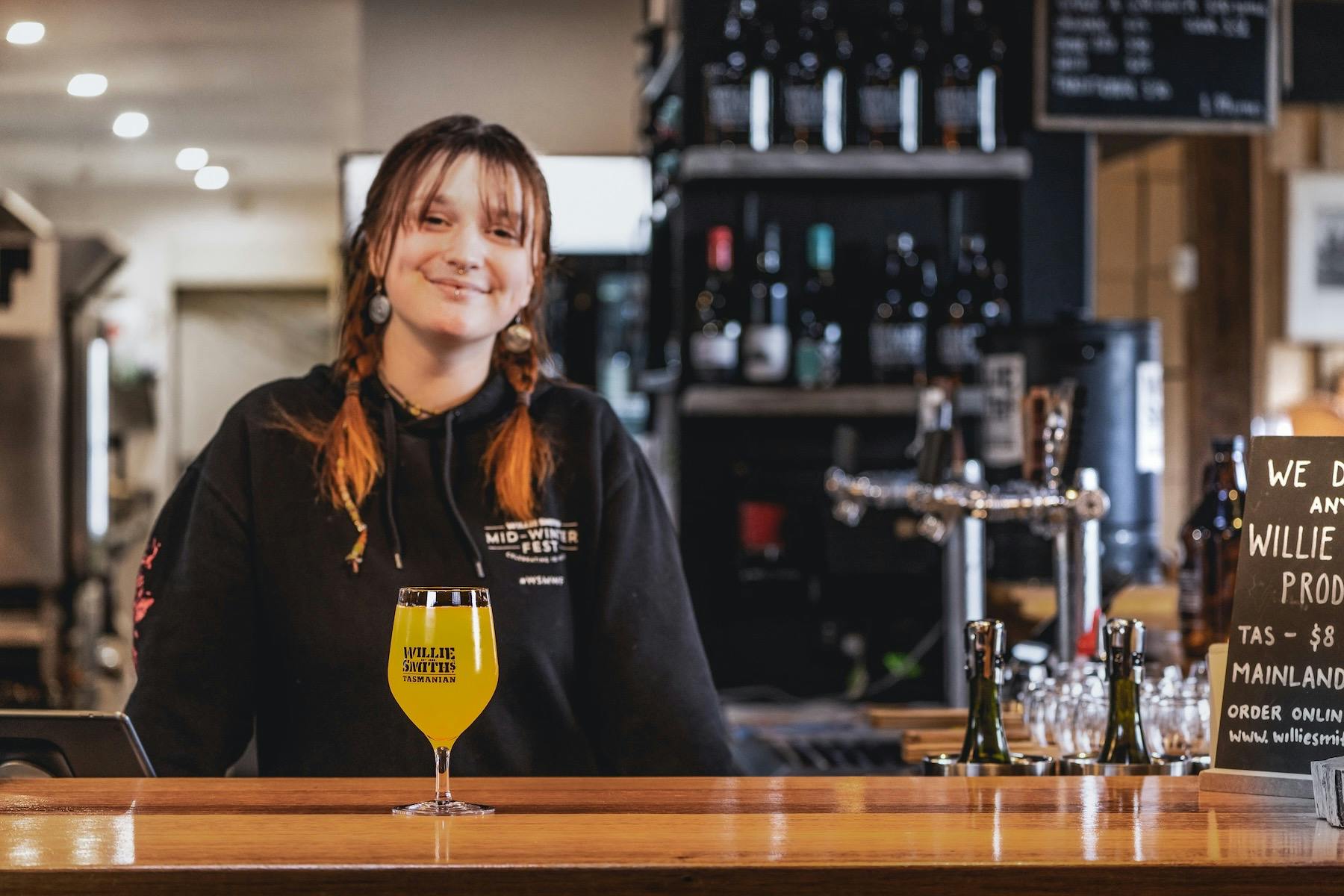 Willie Smith Cider Apple Shed에서 즐기는 사과주 시음