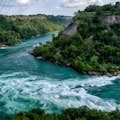 Zastavíme se pro fotky u vířivky Niagara Whirlpool. Užij si úžasný výhled, zatímco průvodce sdílí historické informace.