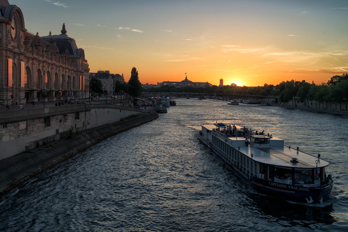 Seine River: 3-Course Gourmet Dinner Cruise by Le Capitaine Fracasse — 2