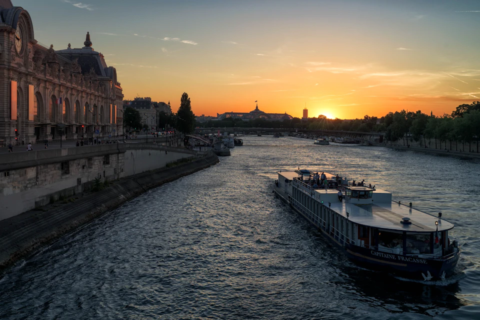 Capitaine Fracasse - Dinner cruise on the Seine in Paris - Musée d'Orsay view.