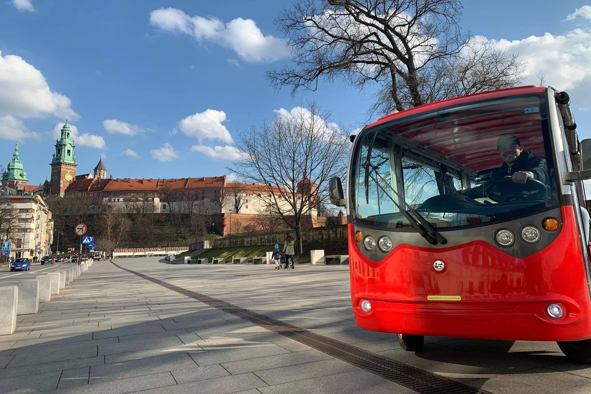 Krakow: City Sightseeing Tour by Electric Golf Cart + Audio Guide + Transfers