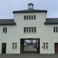 Toren A. De ingang van het Concentratiekamp. Gevangenen zouden door deze poorten lopen.