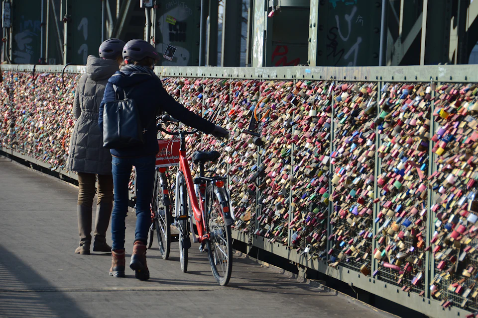 Admire the love locks on the Hohenzollern Bridge!
