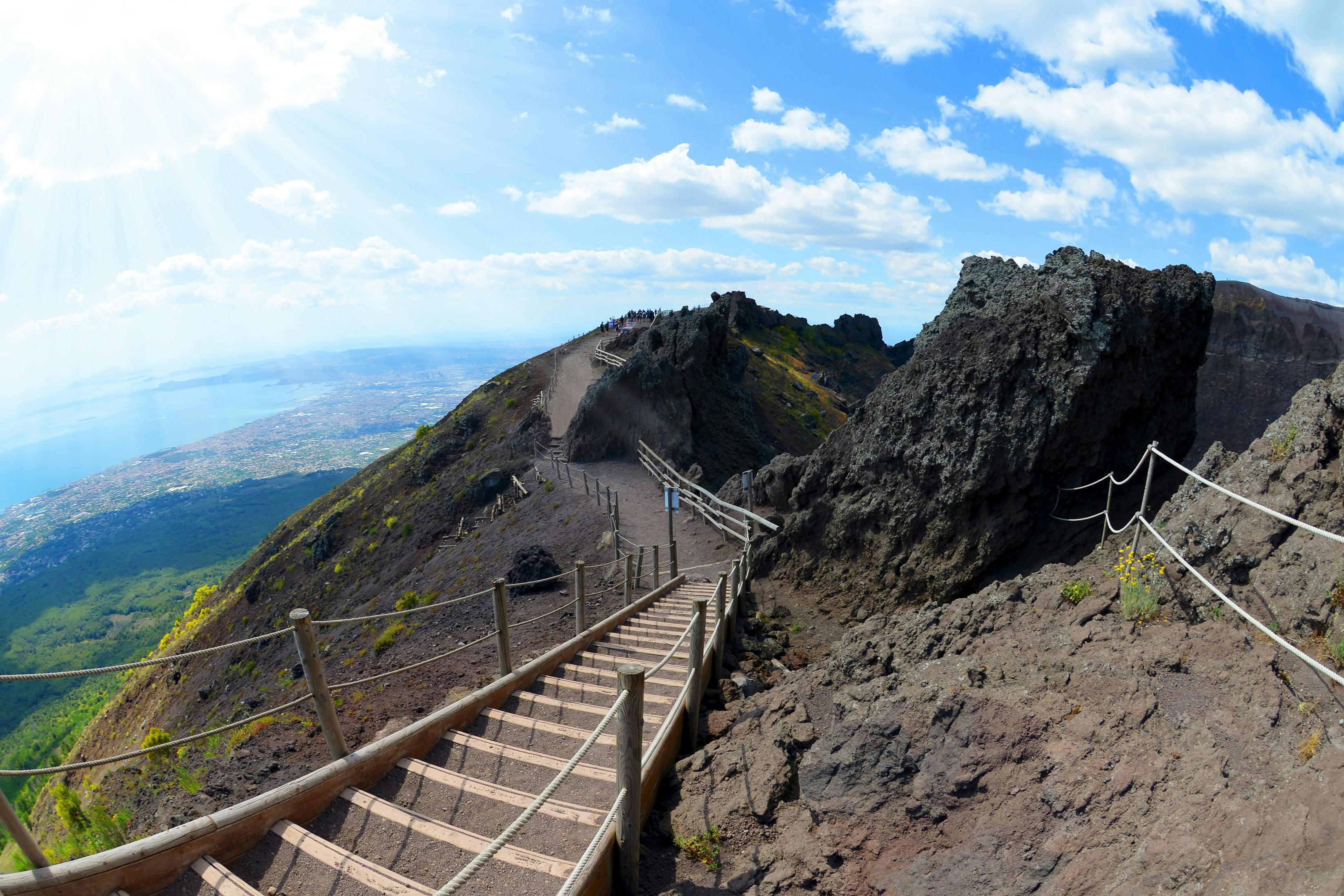通往火山口的道路