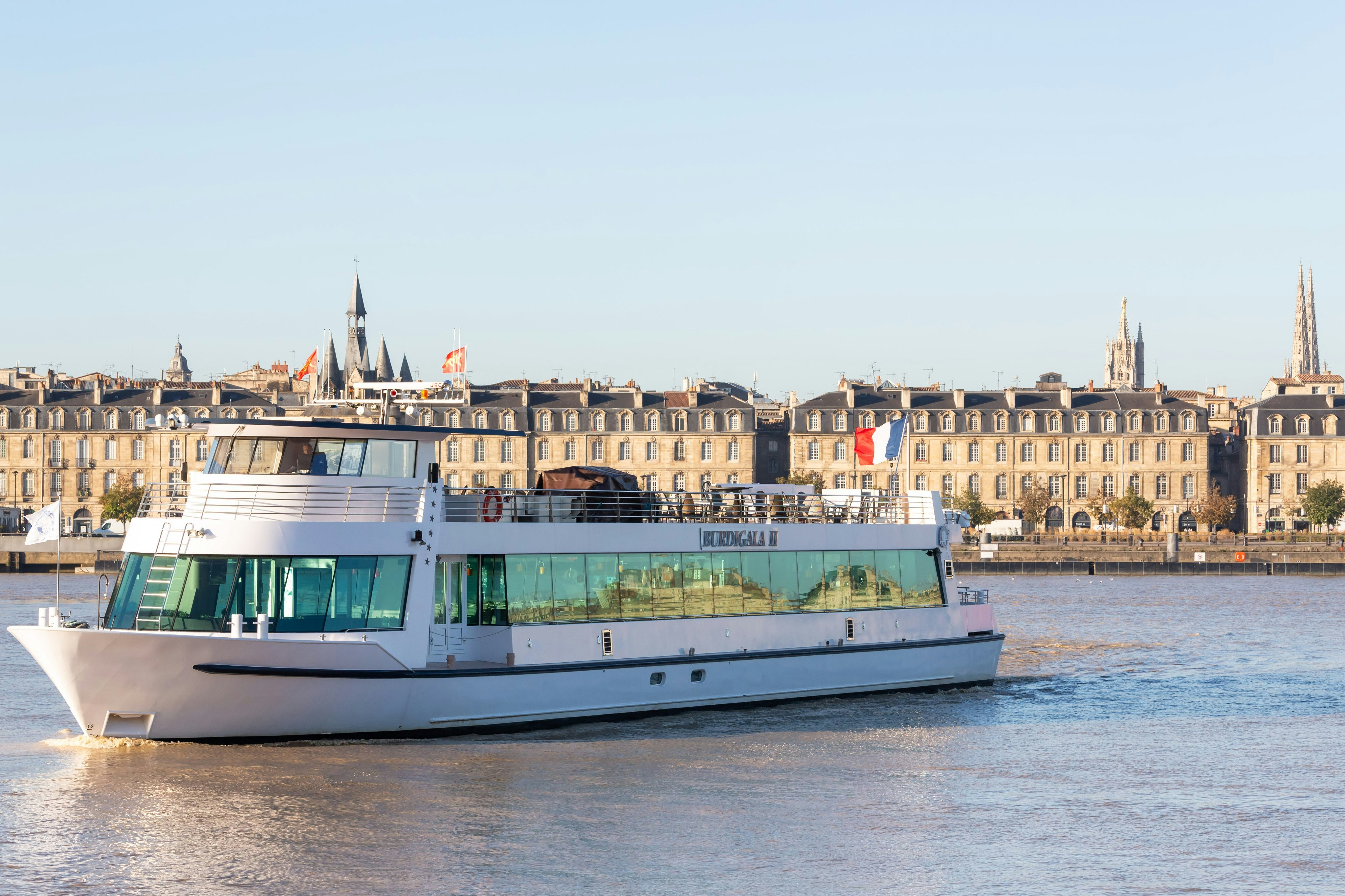 Burdeos: Crucero fluvial guiado + Bebidas