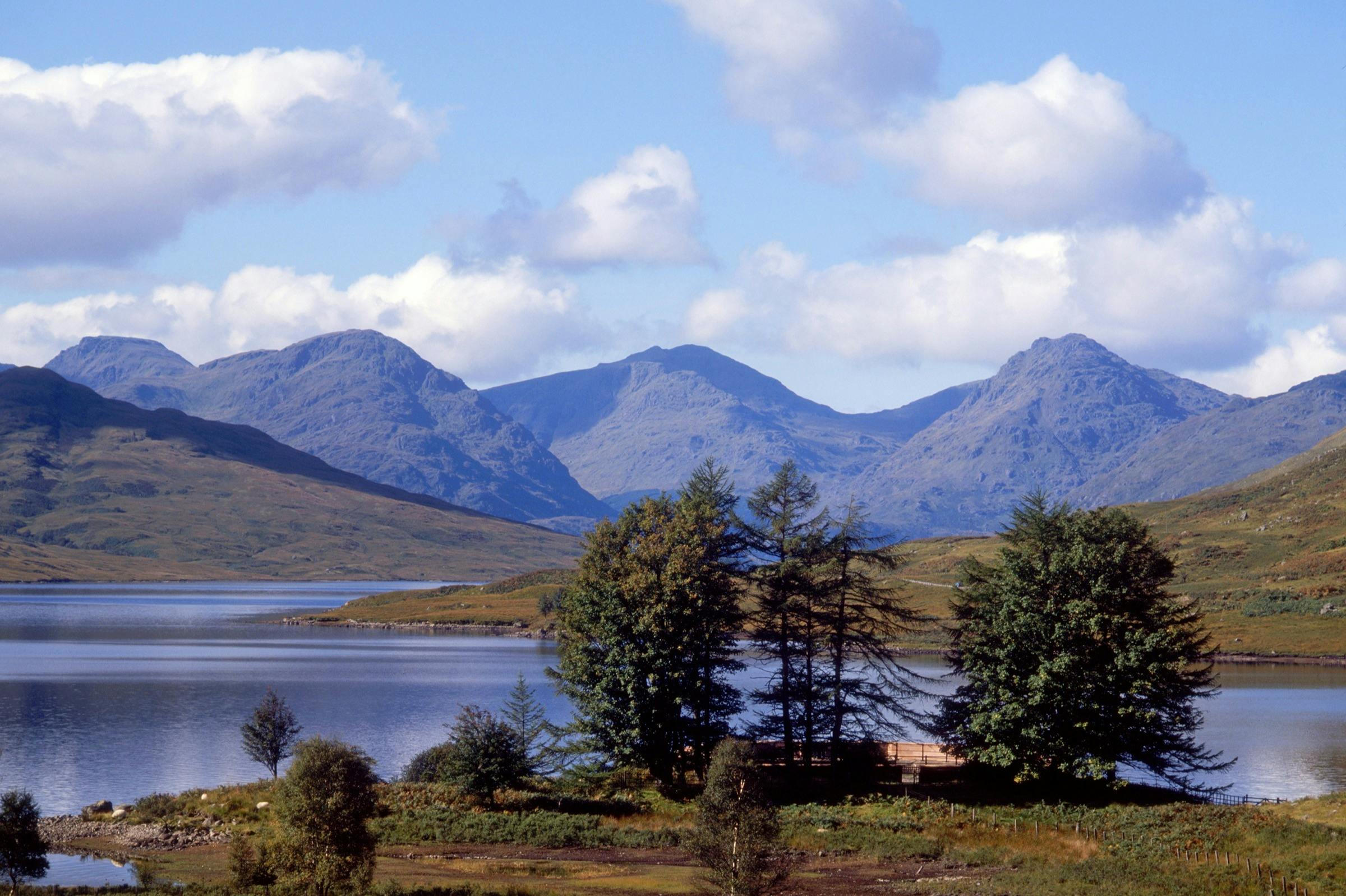 로몬드 호수, 높은 도로와 낮은 도로에서 보니 호수입니다.