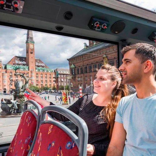 コペンハーゲンでクラシックルートオープントップバス乗り降り体験(即日発券)
