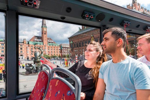 コペンハーゲンでクラシックルートオープントップバス乗り降り体験(即日発券)