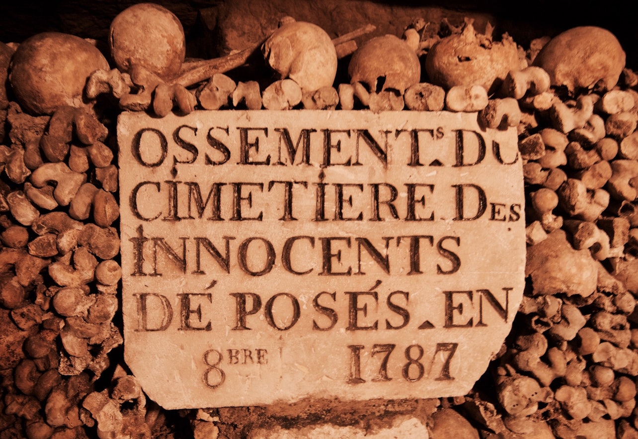 Catacombe di Parigi: Tour Guidato Semi-Privato in Inglese - Alloggi in Parigi