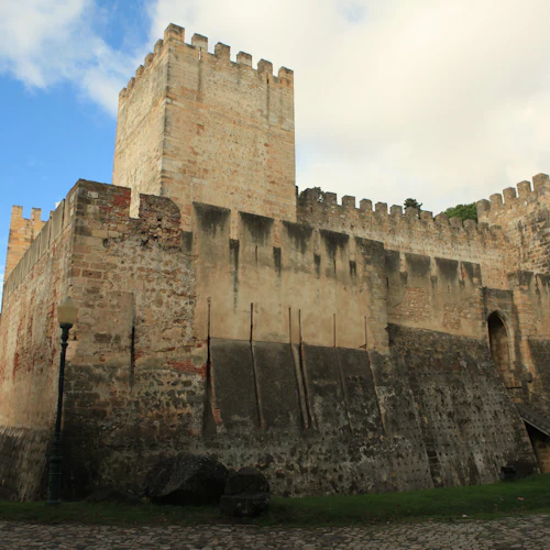 São Jorge Castle: Fast Track Ticket + Guided Tour - Photo 4