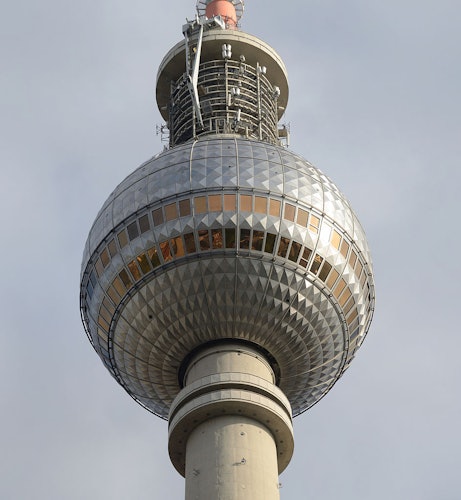 ベルリンテレビ塔：クイックアクセス＋レストラン（窓際席）(即日発券)