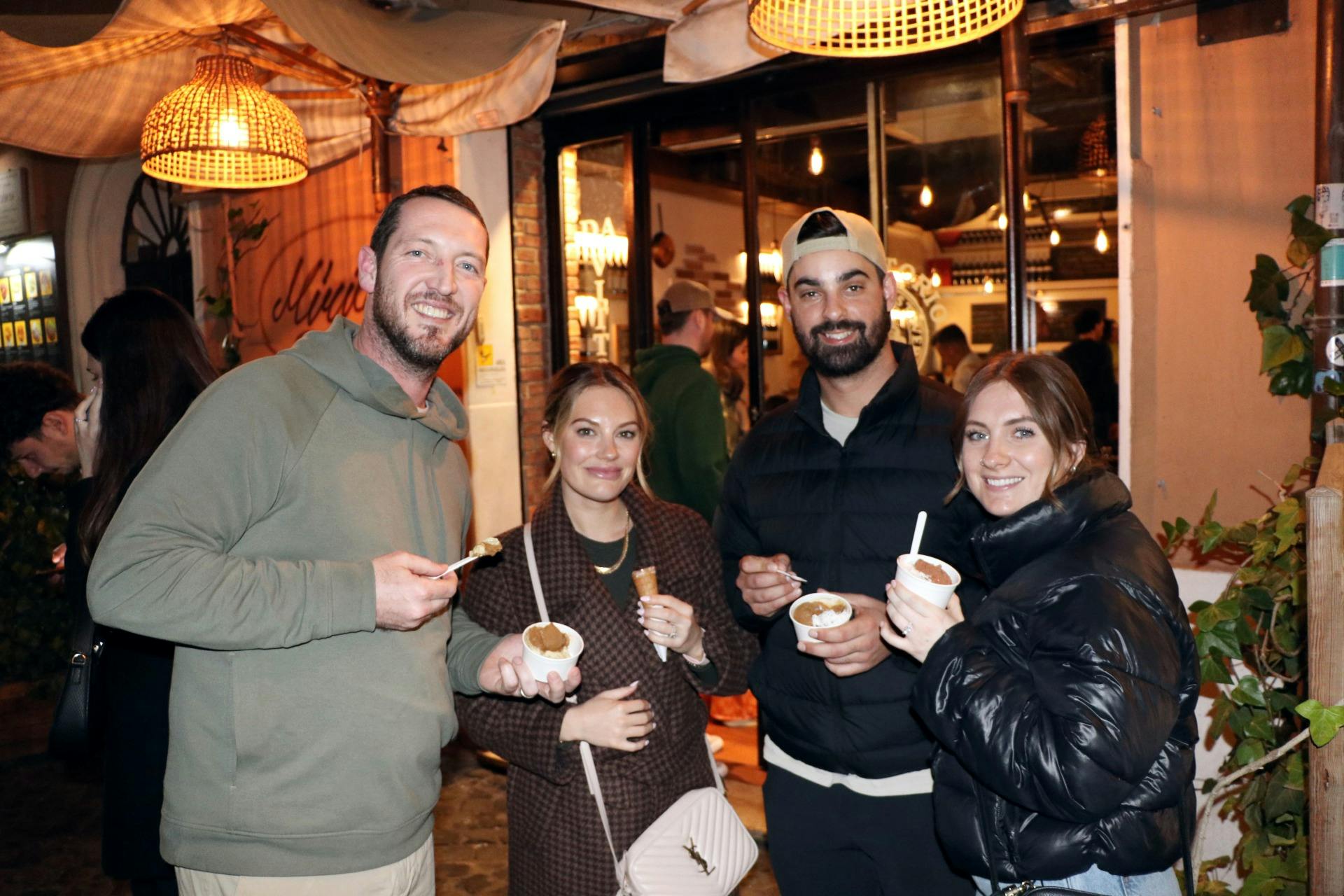 与手工罗马冰淇淋一起，以甜蜜的音符结束您的美食冒险！