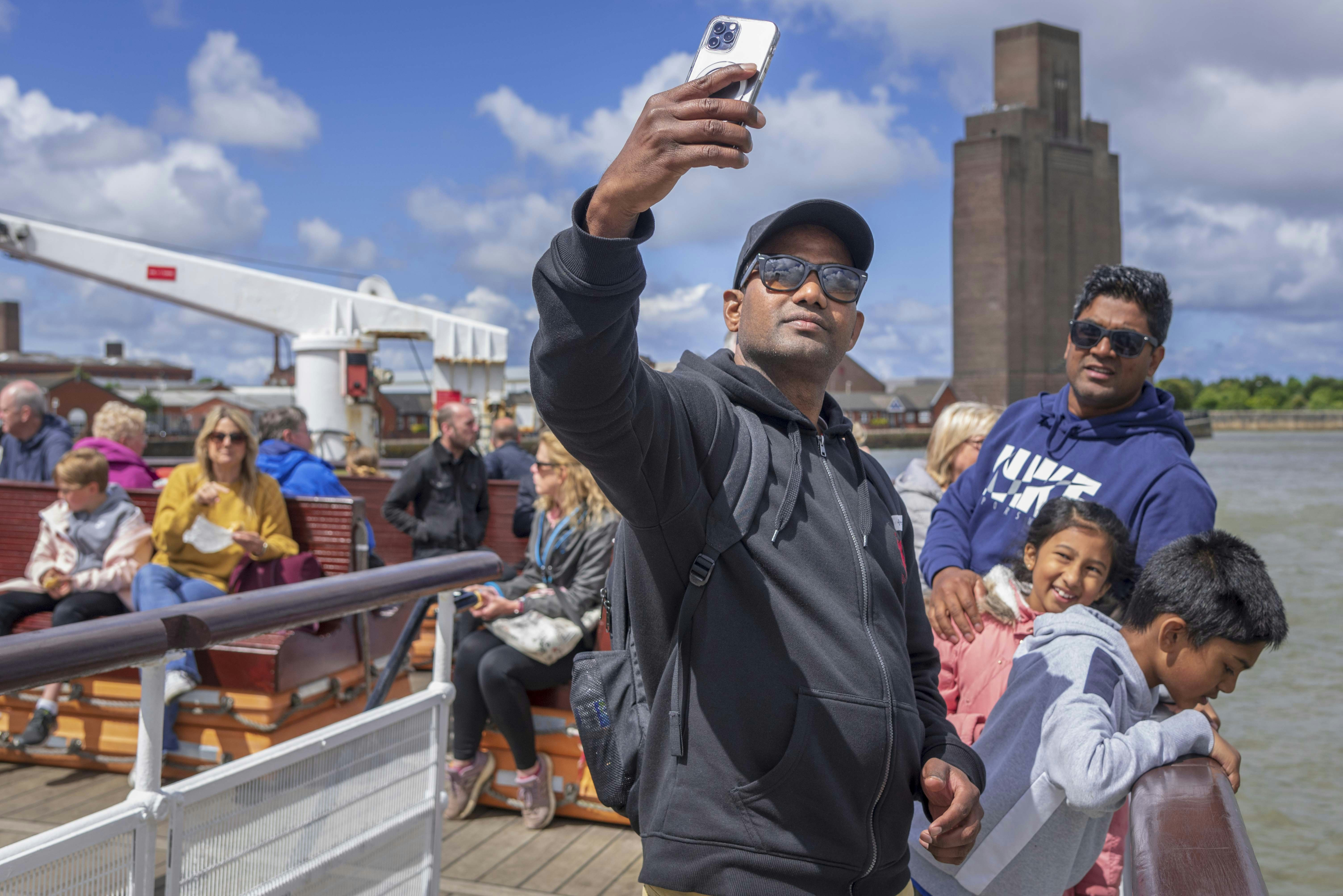 Liverpool River Cruise & Sightseeing Bus Tour