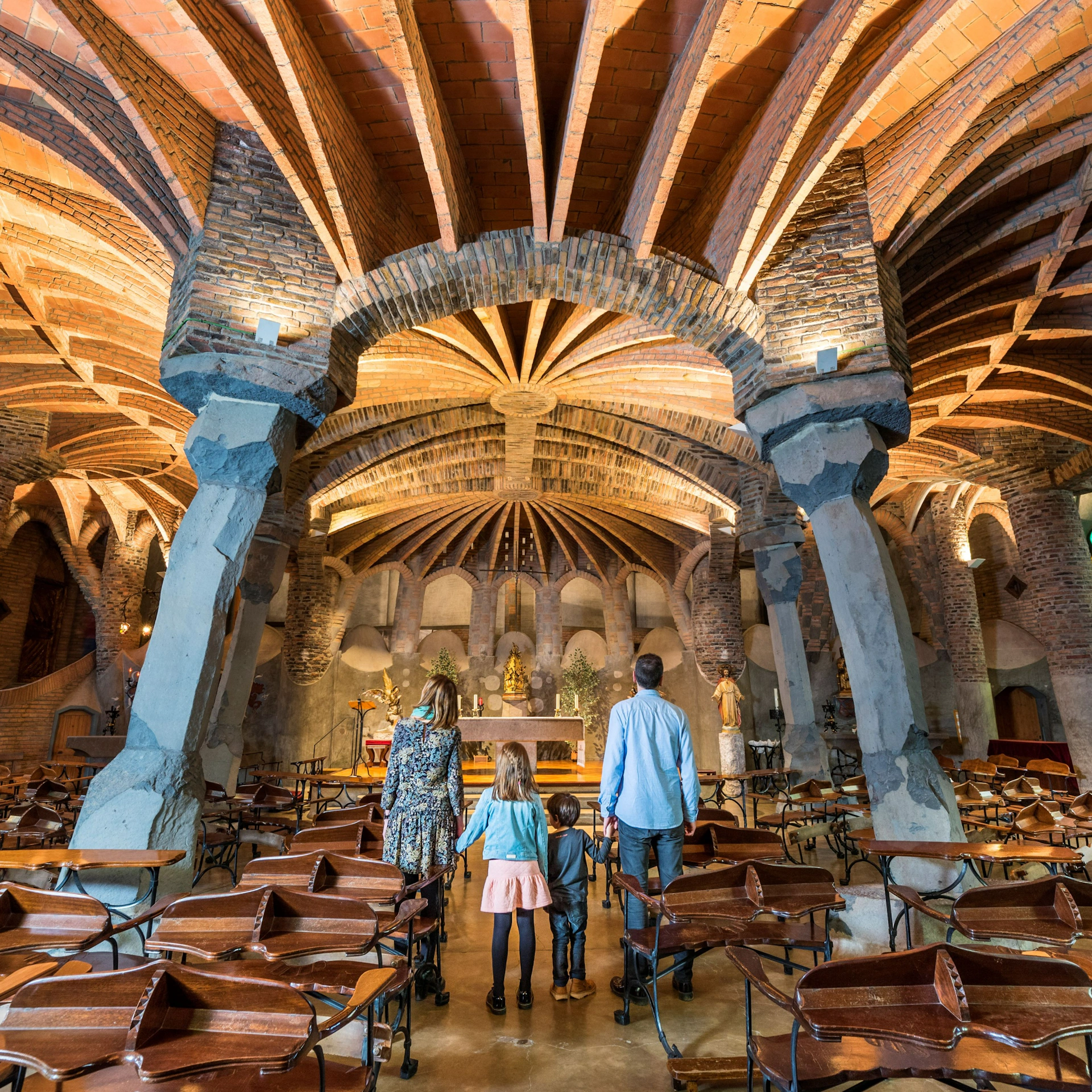 Cripta de Gaudí i Colònia Güell Des de Barcelona + Audioguia