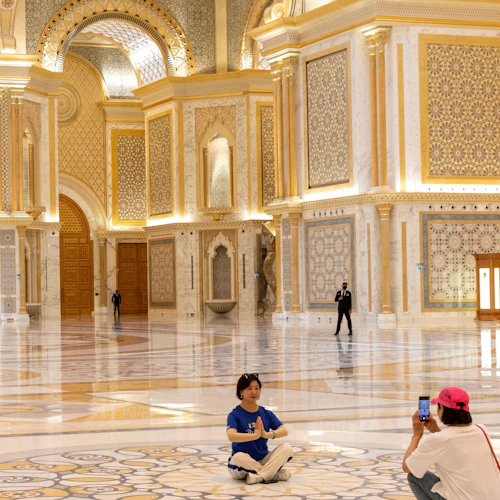 Passeio de um dia saindo de Dubai: Grande Mesquita Sheikh Zayed, Qasr Al Watan e Etihad Tower - Photo 5